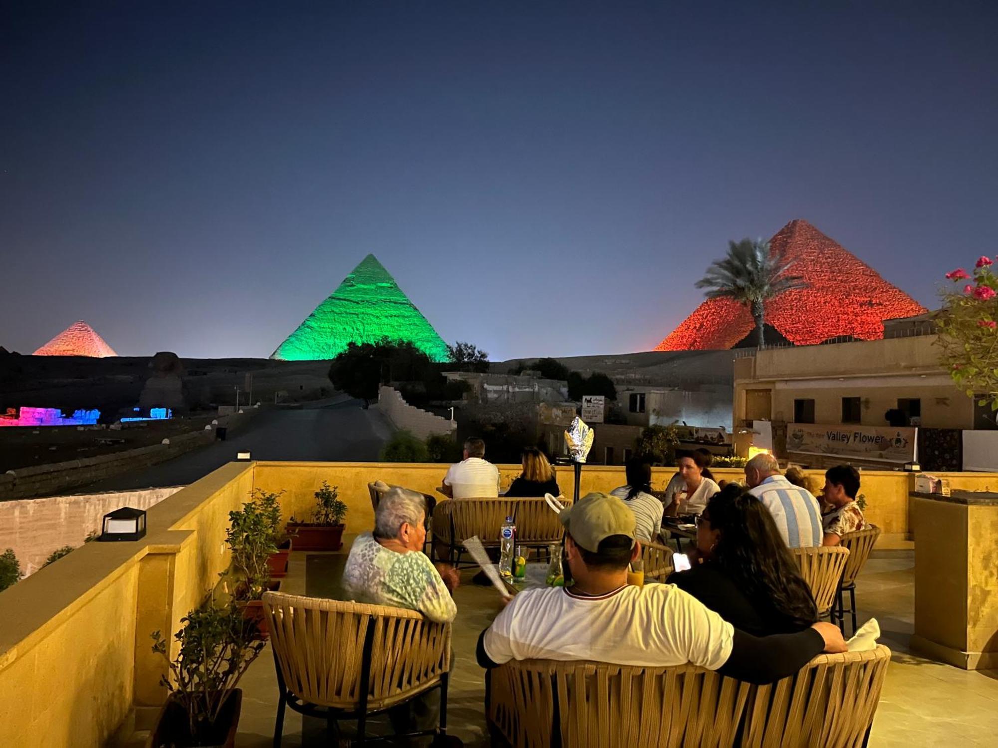 The Gate Hotel Front Pyramids & Sphinx View Kafrat al Jabal Exterior photo