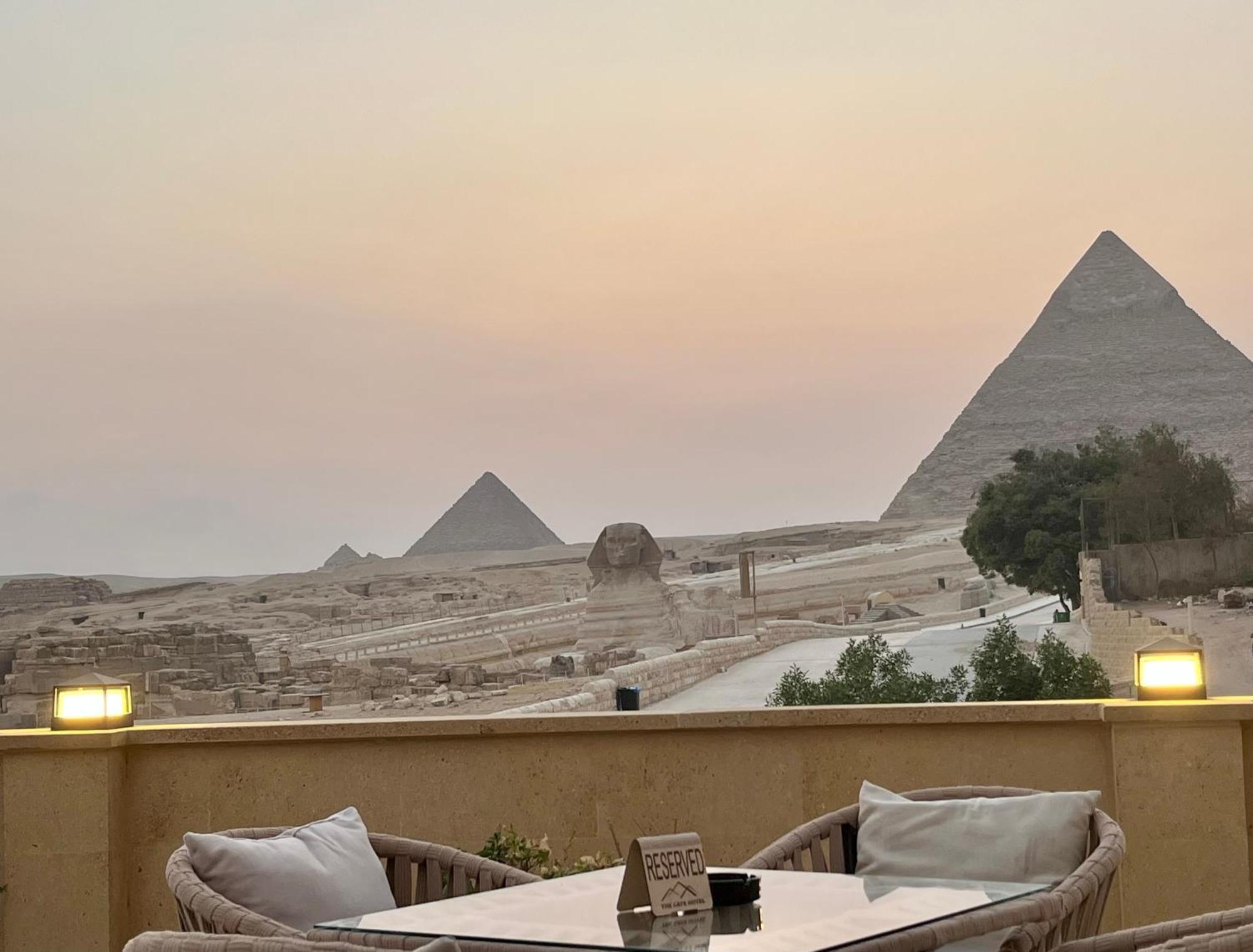 The Gate Hotel Front Pyramids & Sphinx View Kafrat al Jabal Exterior photo
