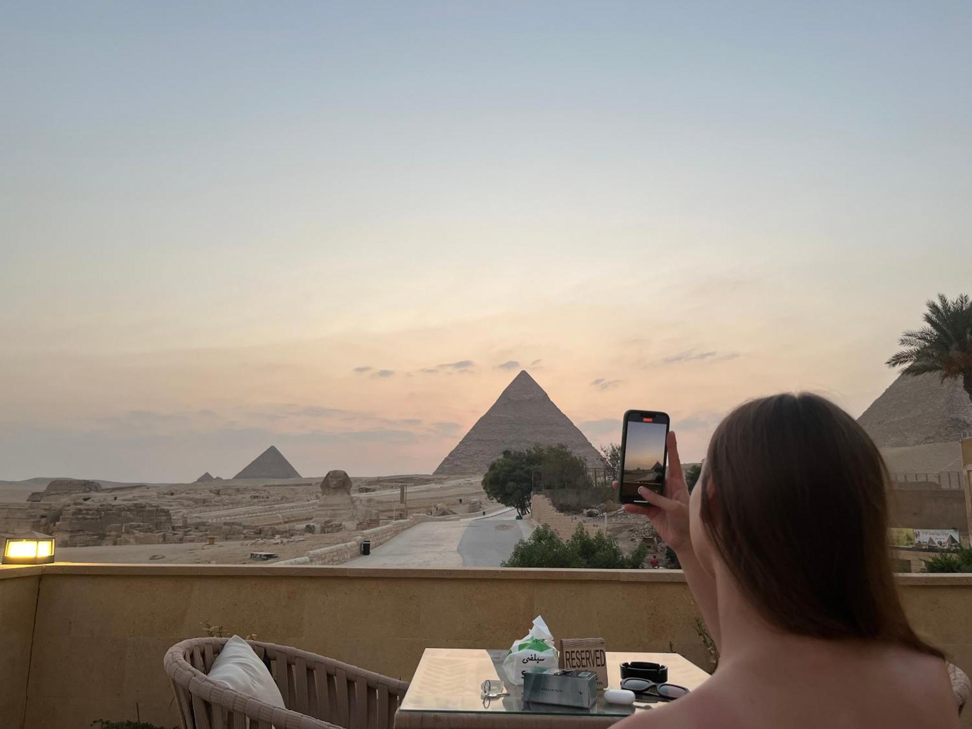 The Gate Hotel Front Pyramids & Sphinx View Kafrat al Jabal Exterior photo
