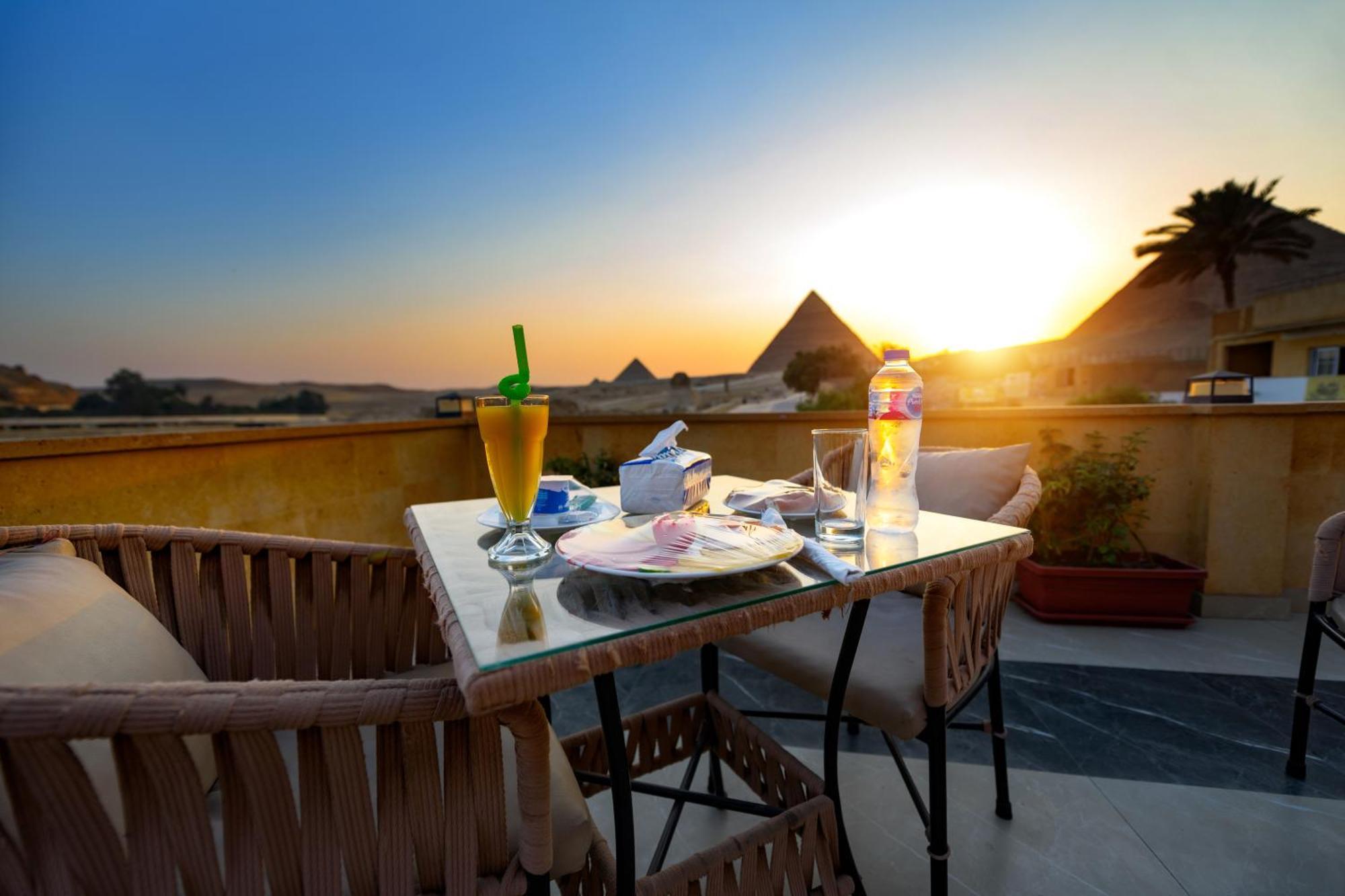 The Gate Hotel Front Pyramids & Sphinx View Kafrat al Jabal Exterior photo