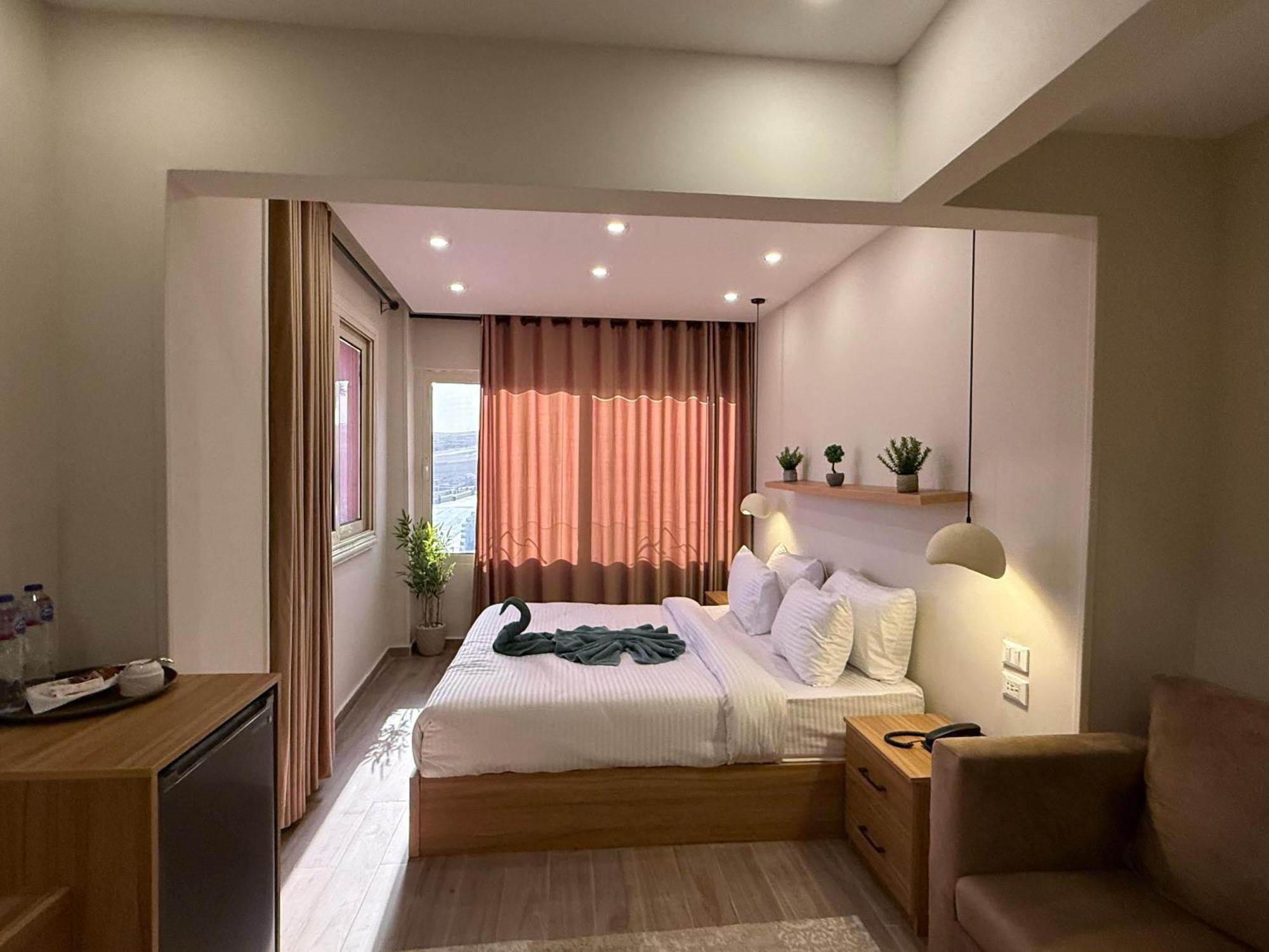 The Gate Hotel Front Pyramids & Sphinx View Kafrat al Jabal Exterior photo